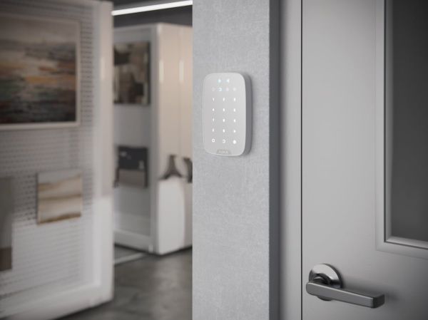 Бездротова сенсорна клавіатура AJAX KeyPad Plus (White)